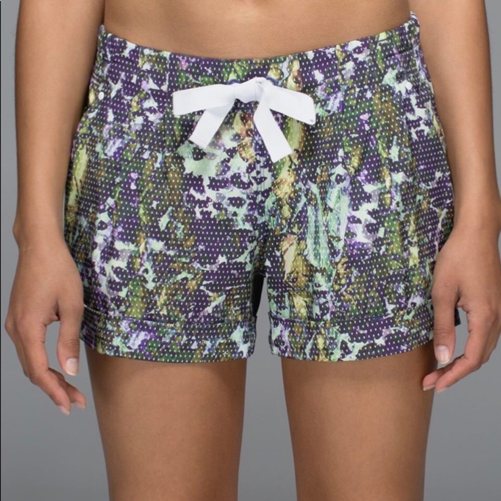 Lululemon Spring Break Away Shorts Floral Size 2
